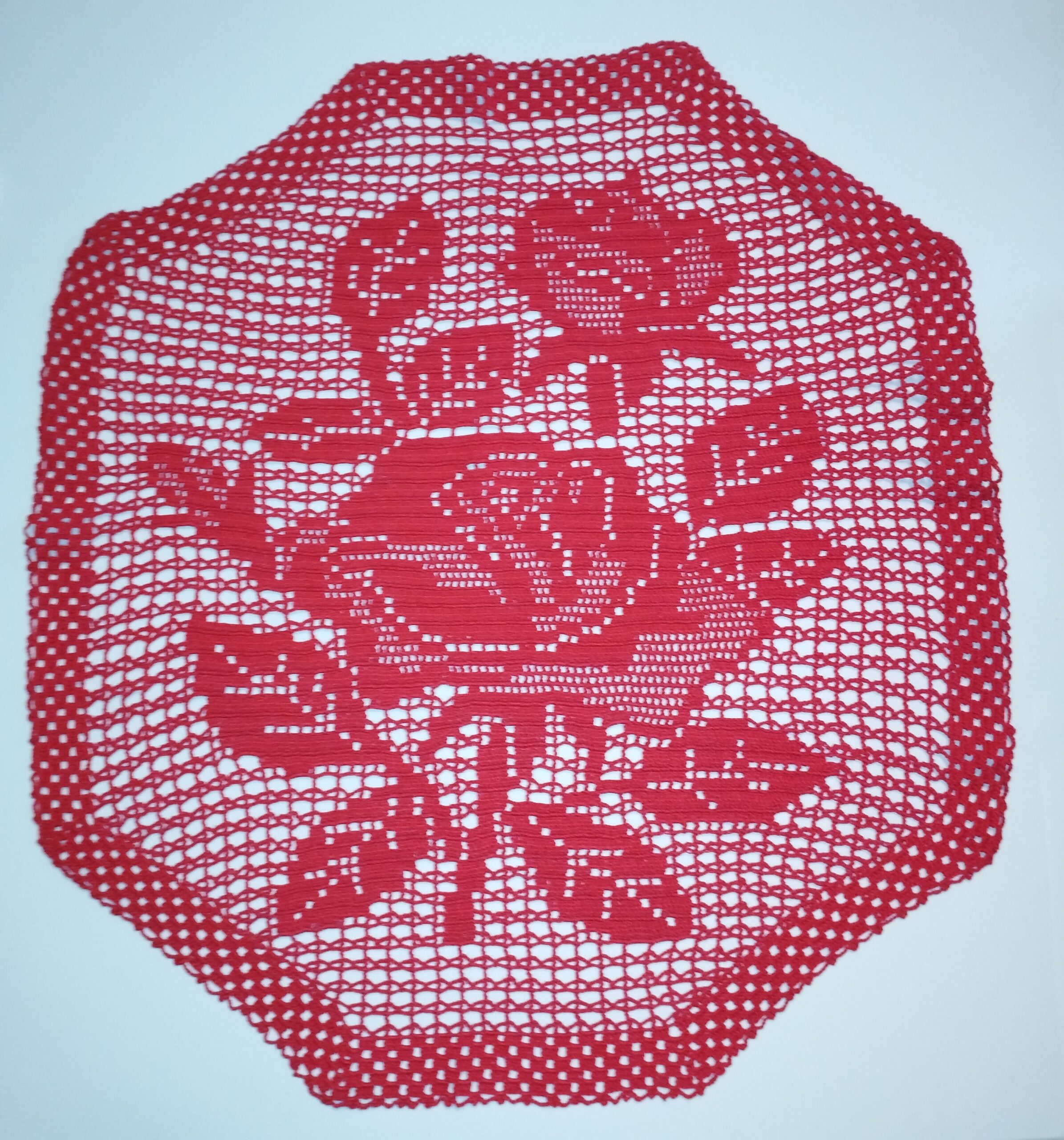 Filet Crochet Table Centrepiece Featuring Beautiful Roses